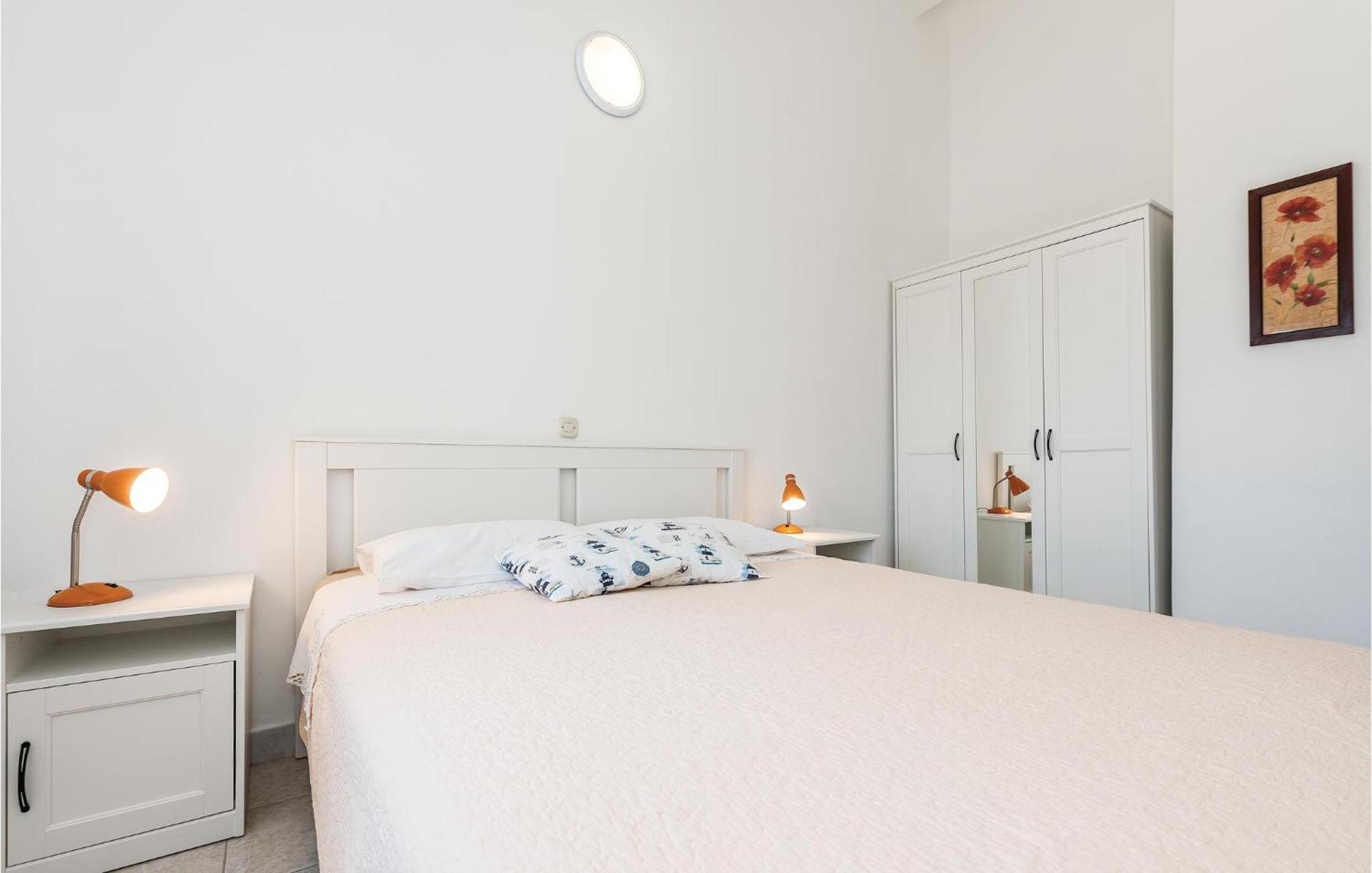Awesome Apartment In Jezera With Kitchen 外观 照片